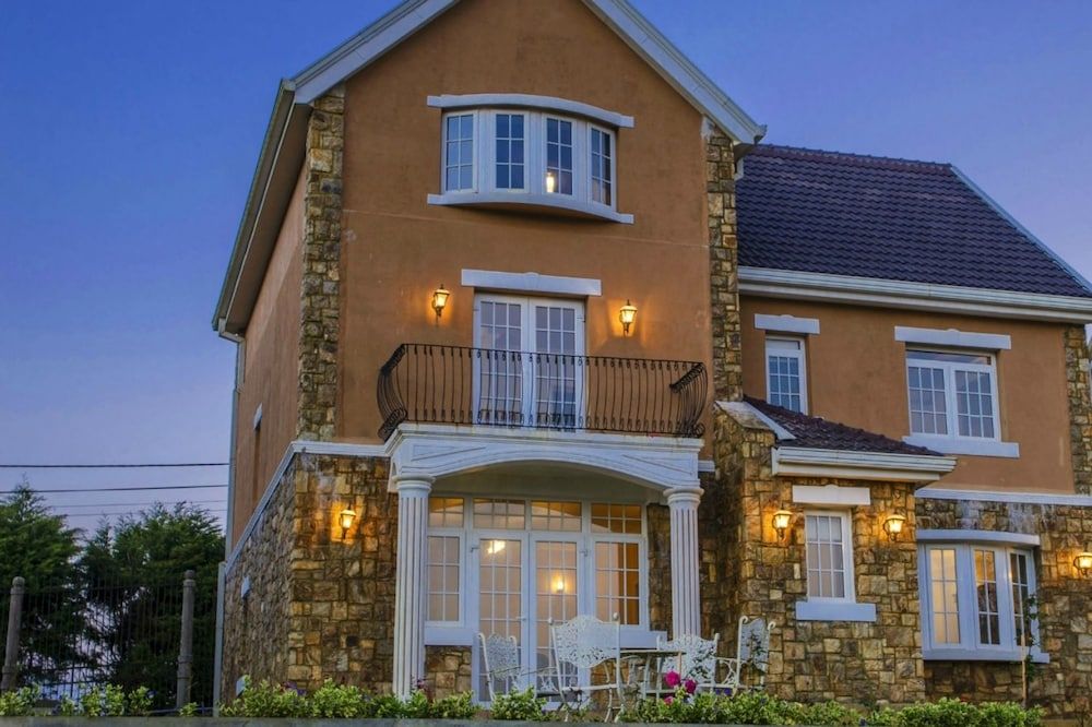 undefined Cheltenham Cottage 2