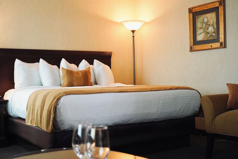 Hollywood Casino Tunica Standard Room, 1 King Bed (1 King Bed) 4