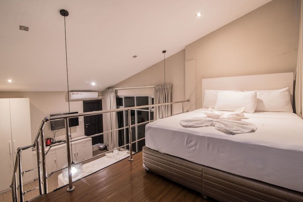 W Residence Kandy Family Penthouse, Balcony, City View 4