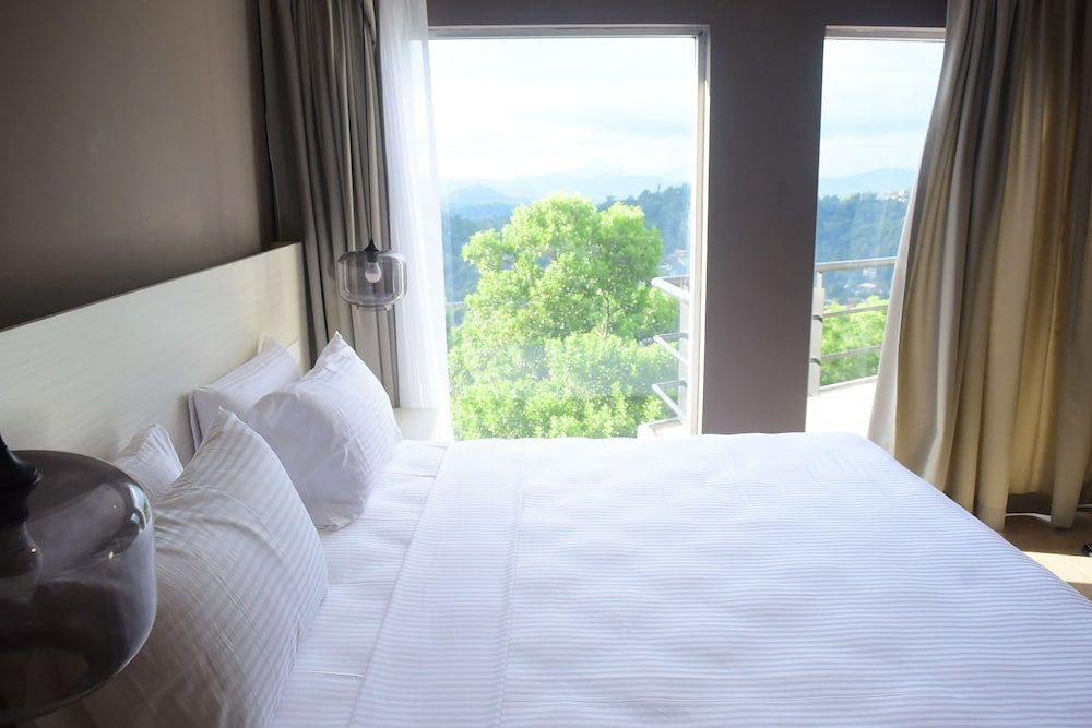 W Residence Kandy Deluxe Double Room, Balcony, Mountain View 5