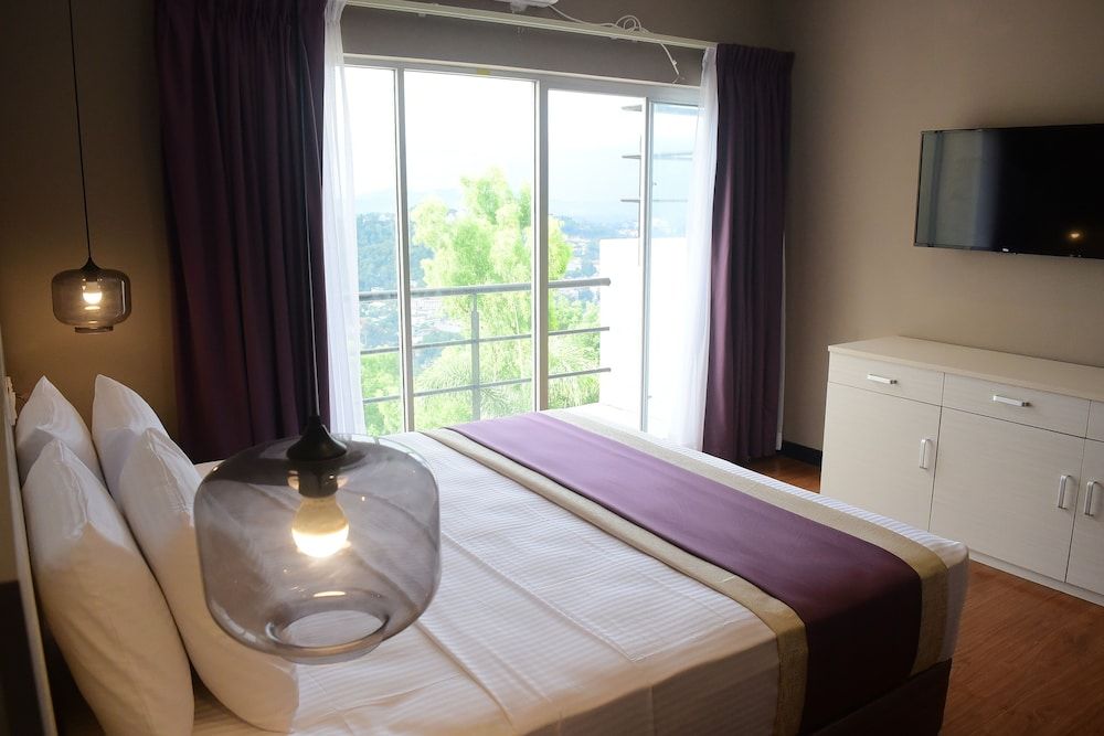 W Residence Kandy Deluxe Double Room, Balcony, Mountain View 4