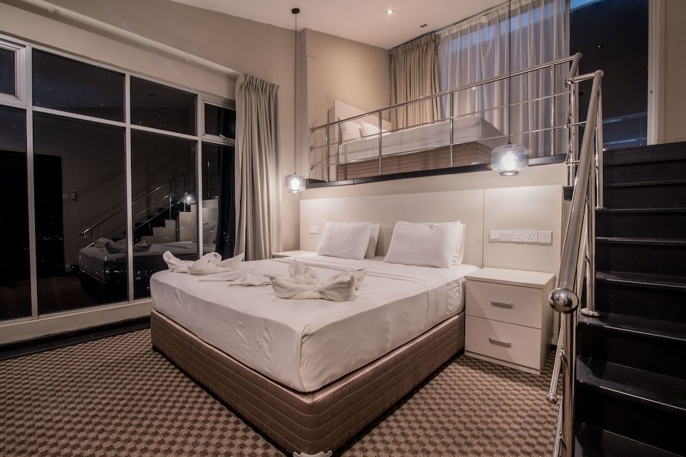 W Residence Kandy Family Penthouse, Balcony, City View 10