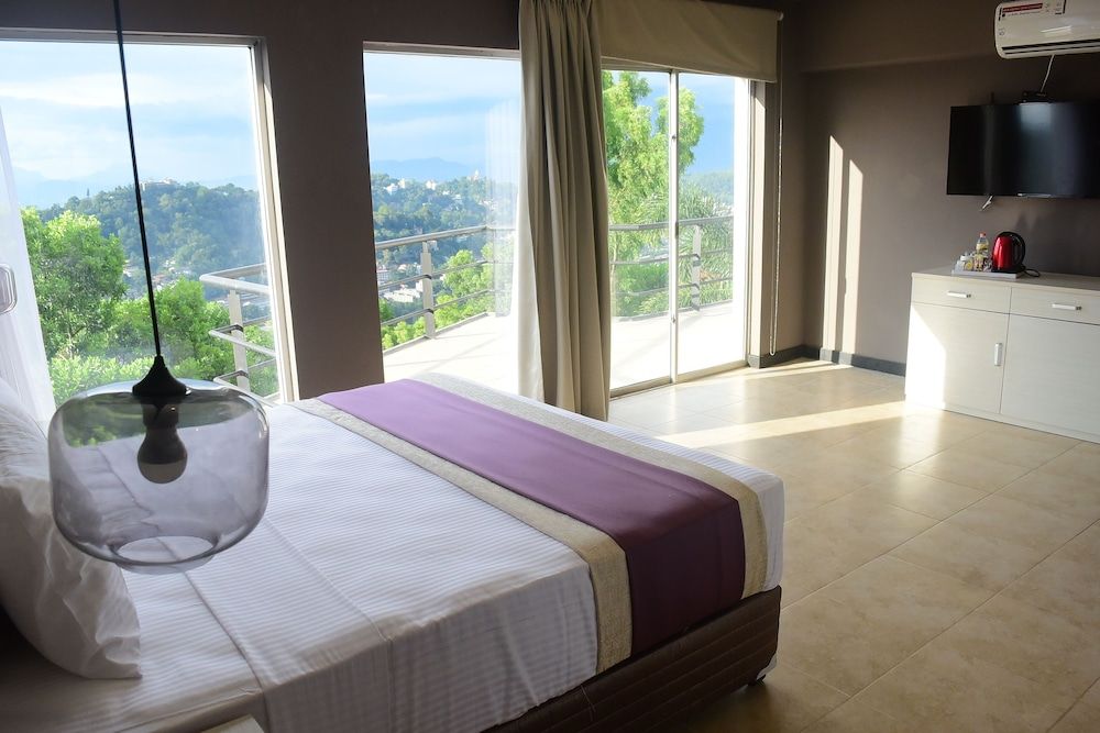 W Residence Kandy Deluxe Double Room, Balcony, Mountain View 2