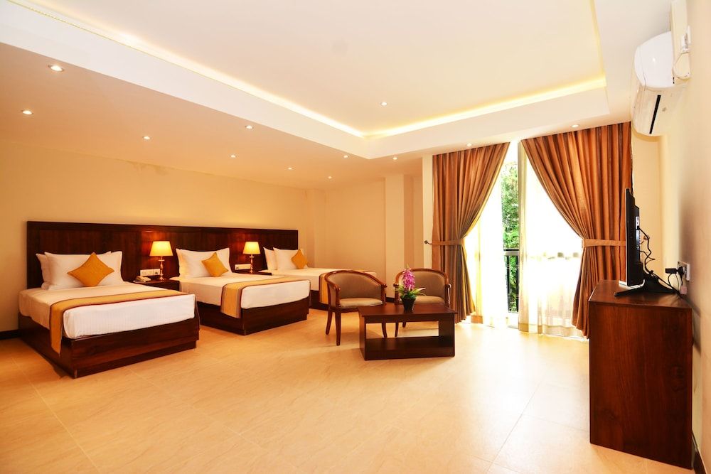 Grand 103 Deluxe Double or Twin Room, Smoking