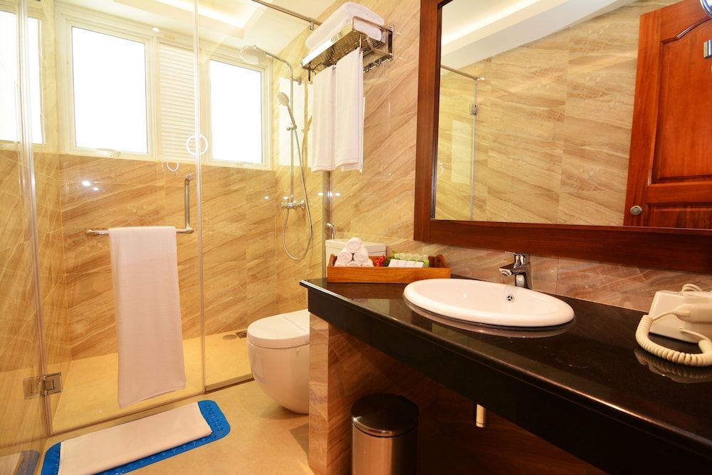 Grand 103 Deluxe Double or Twin Room, Smoking 2