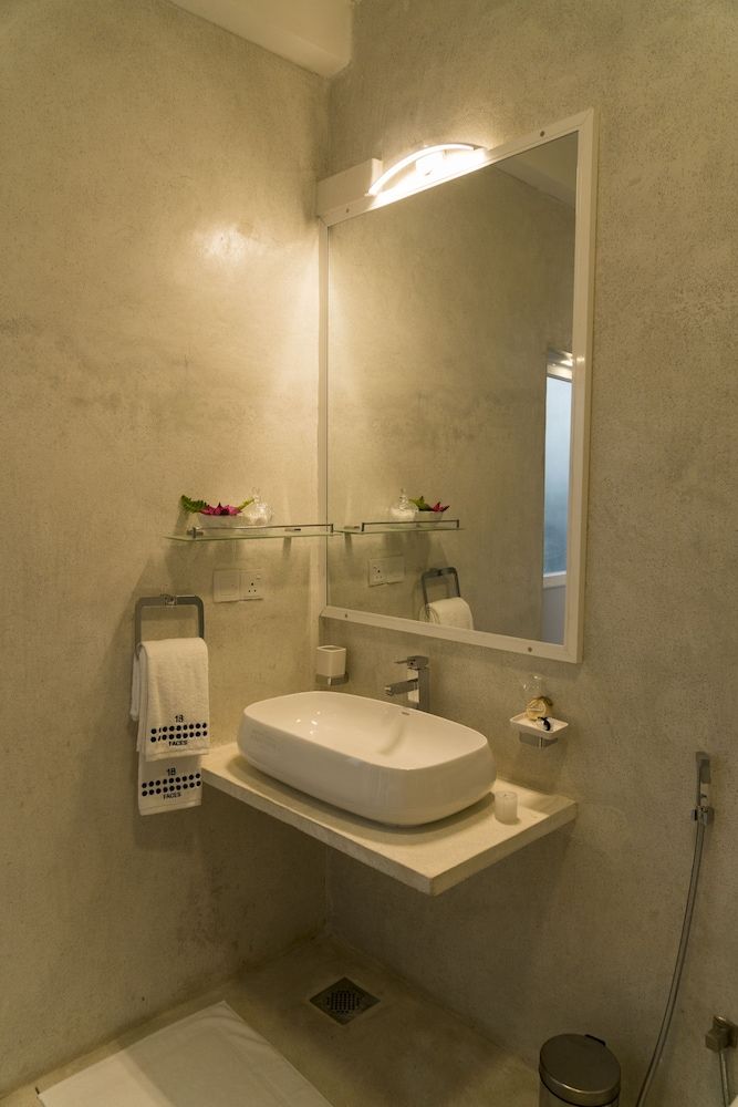 18 Faces Deluxe Triple Room - Free TukTuk Drop to Galle Fort 5