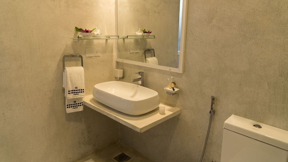 18 Faces Deluxe Triple Room - Free TukTuk Drop to Galle Fort 6