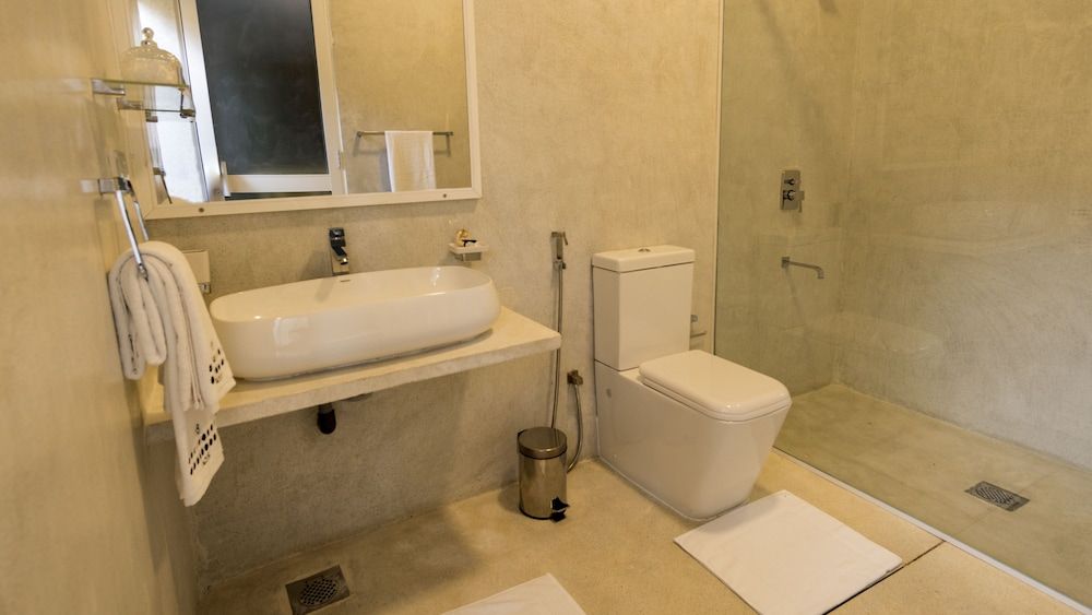 18 Faces Deluxe Triple Room - Free TukTuk Drop to Galle Fort 4