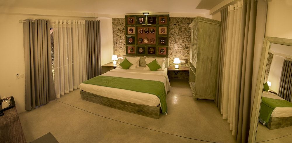 18 Faces Deluxe Double (Dream Face) - Free TukTuk Drop to Galle Fort 2