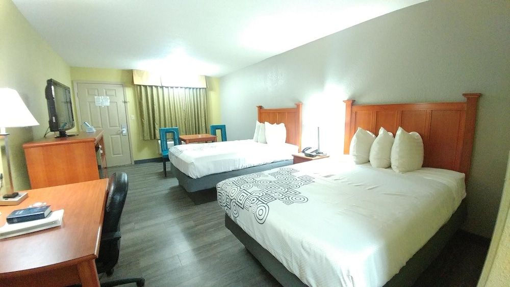 Standard Room, 2 Double Beds, Non Smoking, Refrigerator & Microwave (Pet Friendly)