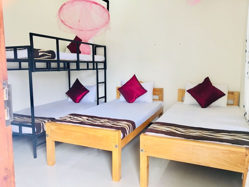 Aainn Guest Economy Quadruple Room, Multiple Beds, Smoking