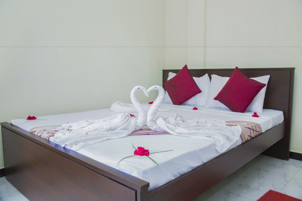 Aainn Guest Deluxe Double Room, 1 King Bed 3