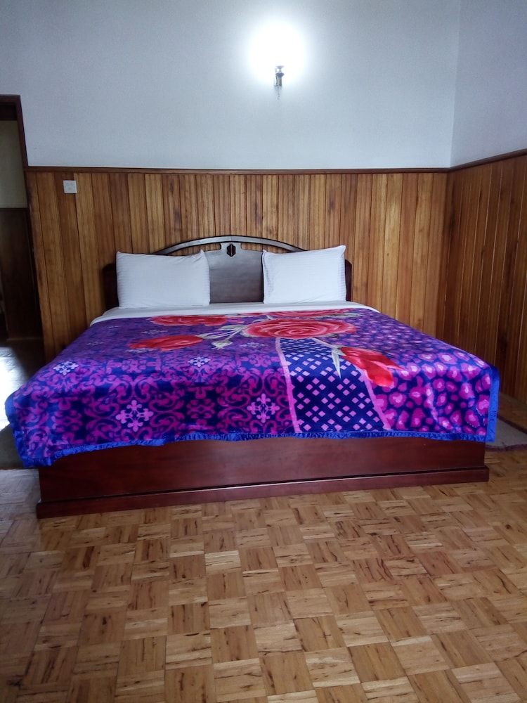 undefined Royal Garden Hotel 9