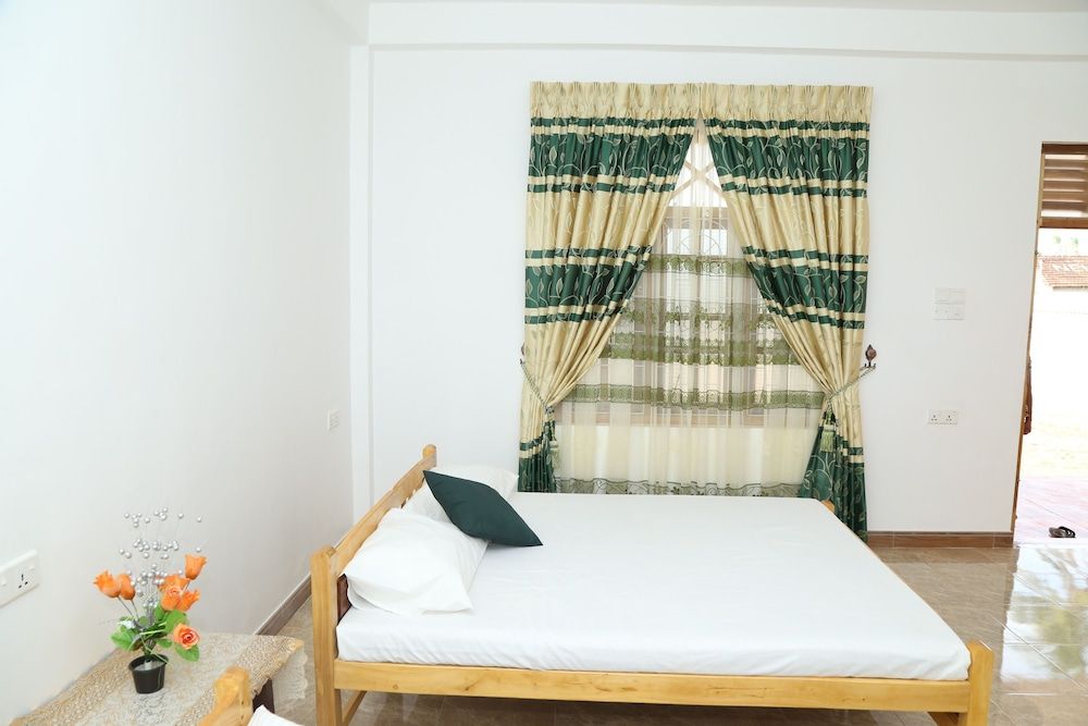 Nilaveli Star View Hotel Quadruple Room 4