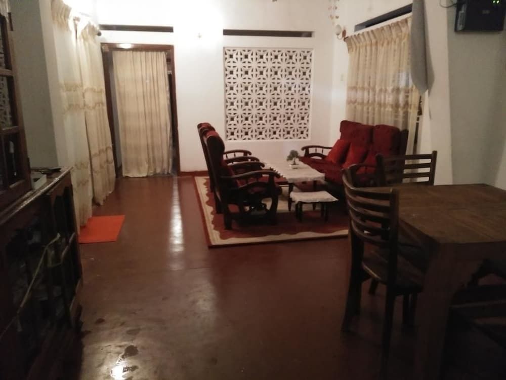 undefined Villahredpalm 10