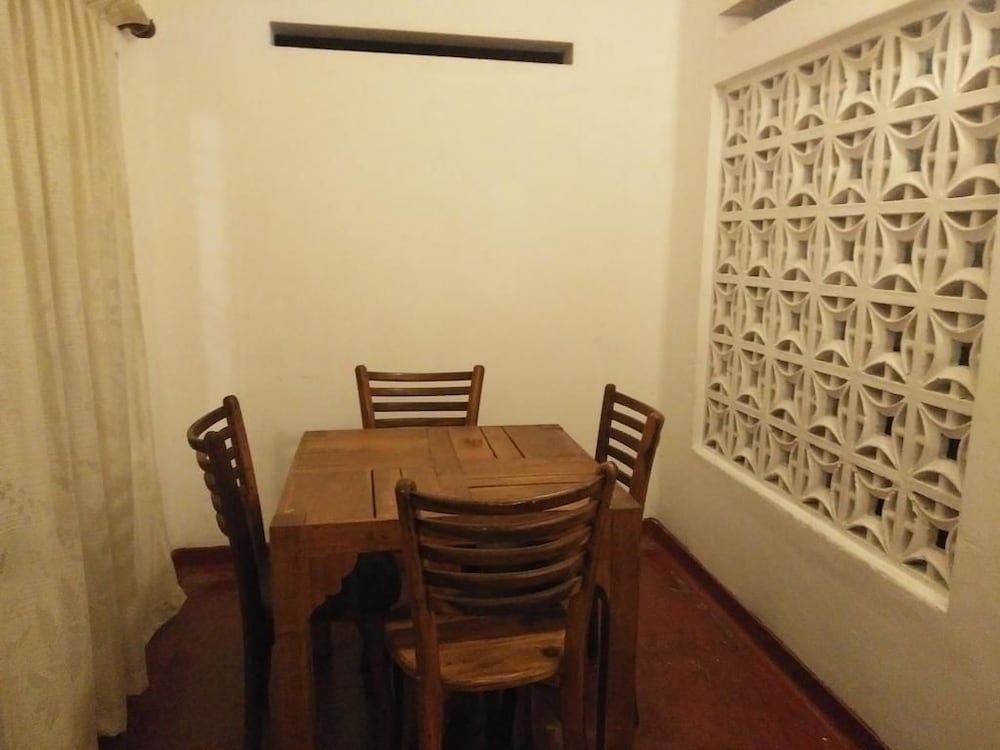 undefined Villahredpalm 9