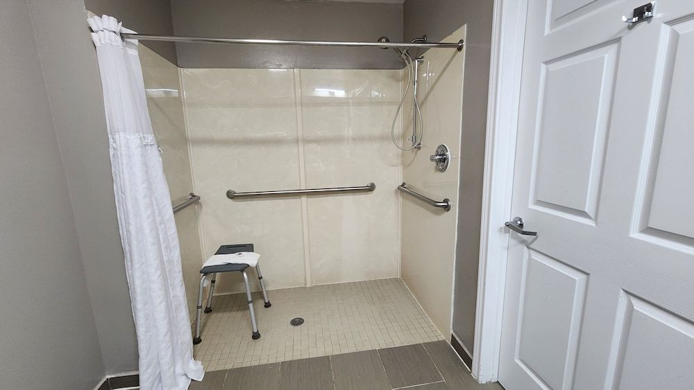 Motel 6 Ennis, TX Standard Room, 2 Queen Beds, Accessible, Smoking 10