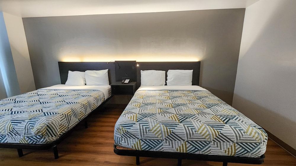 Motel 6 Ennis, TX Standard Room, 2 Queen Beds, Accessible, Smoking 5