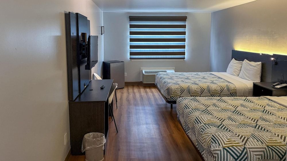 Motel 6 Ennis, TX Standard Room, 2 Queen Beds, Accessible, Smoking 3