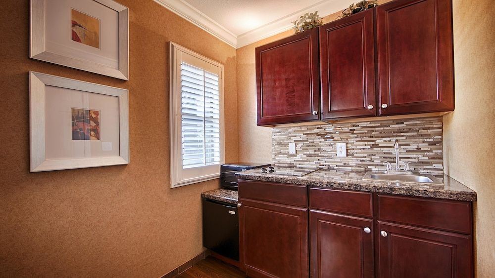 Best Western Yuma Mall Hotel & Suites Suite, 2 Queen Beds, Non Smoking, Kitchenette 6