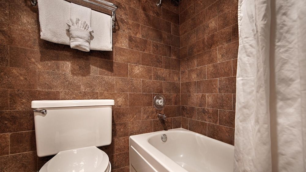 Best Western Yuma Mall Hotel & Suites Standard Room, 2 Queen Beds, Non Smoking, Microwave 5