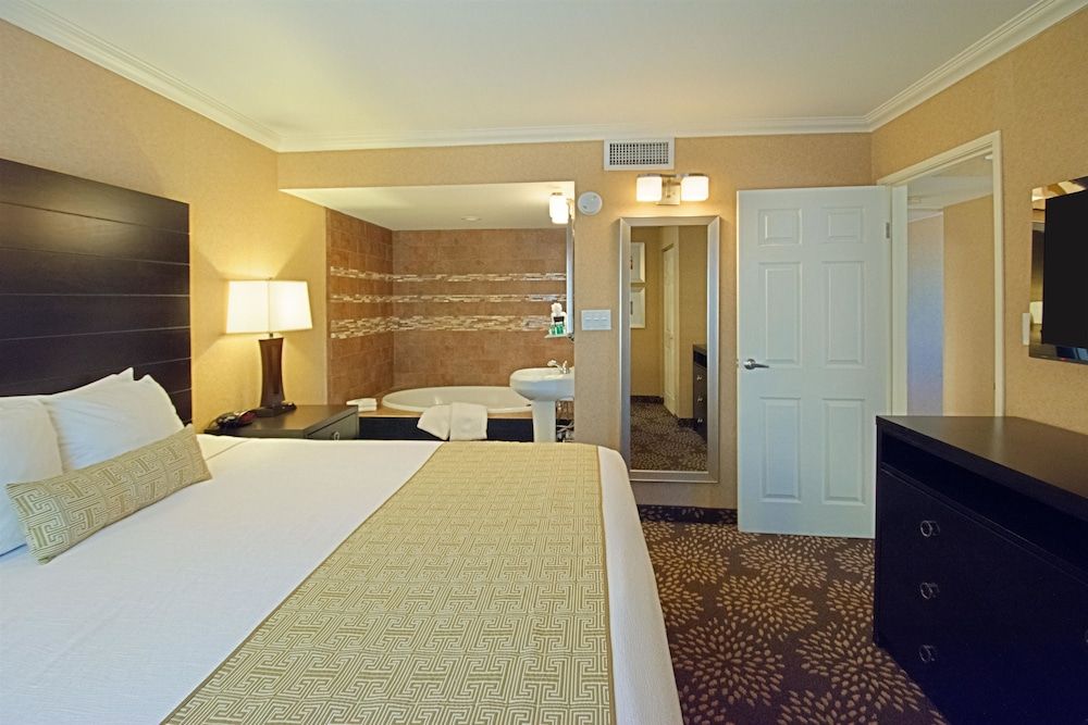 Standard Room, 1 King Bed, Non Smoking, Microwave