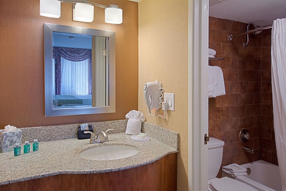 Best Western Yuma Mall Hotel & Suites Standard Room, 2 Queen Beds, Non Smoking, Microwave 6