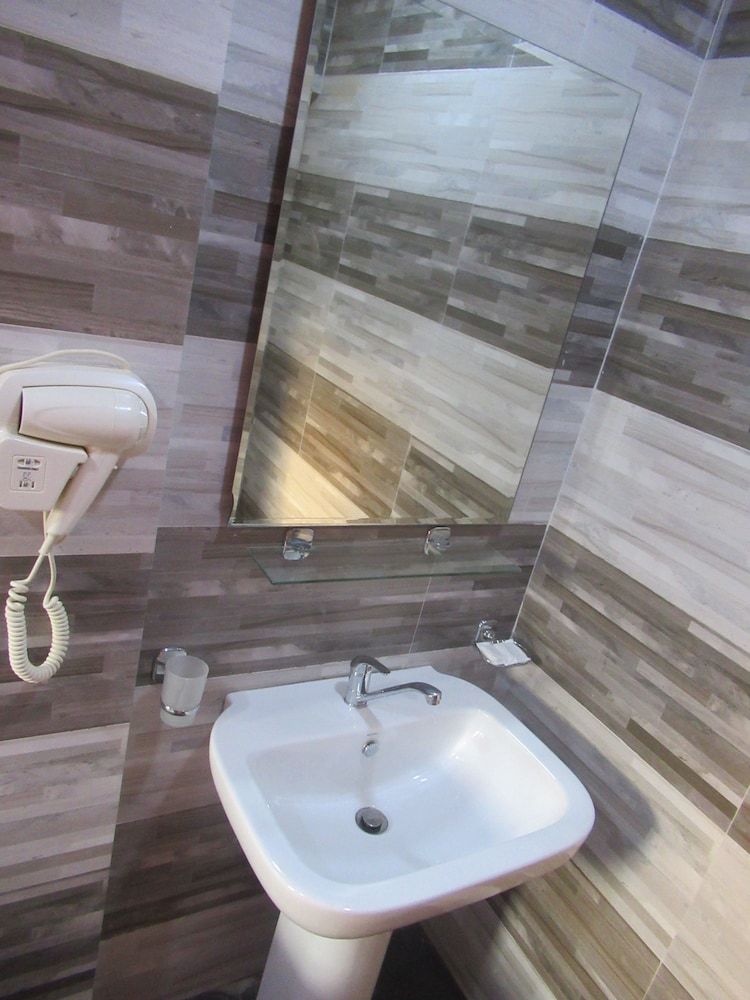 Sand Bank Hotel & Restaurant Standard Double or Twin Room, 1 Bedroom, Non Smoking, Partial Ocean View 10