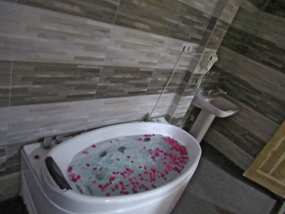 Sand Bank Hotel & Restaurant Standard Double or Twin Room, 1 Bedroom, Non Smoking, Partial Ocean View 6