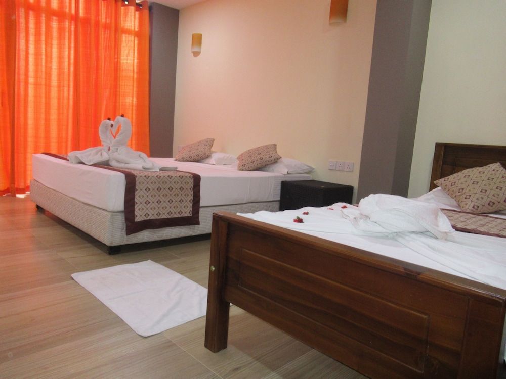Sand Bank Hotel & Restaurant Standard Double or Twin Room, 1 Bedroom, Non Smoking, Partial Ocean View 7