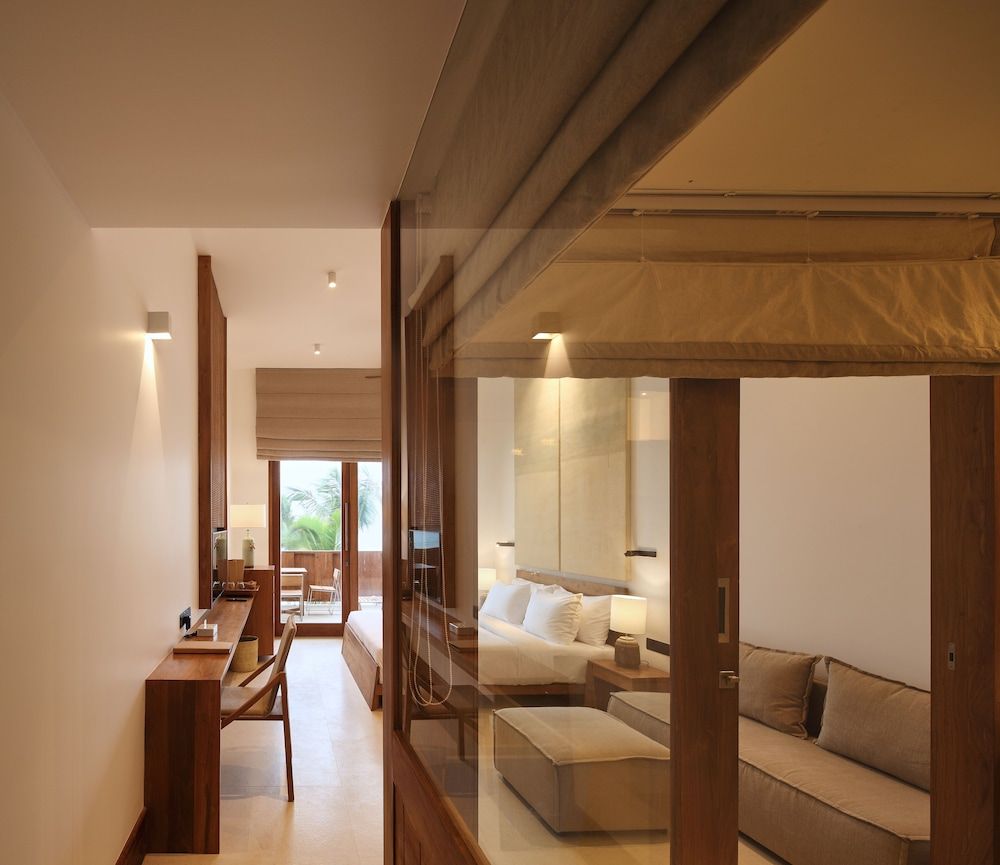 Riff Hikkaduwa Deluxe Double Room, 1 King Bed, Balcony, Ocean View 9