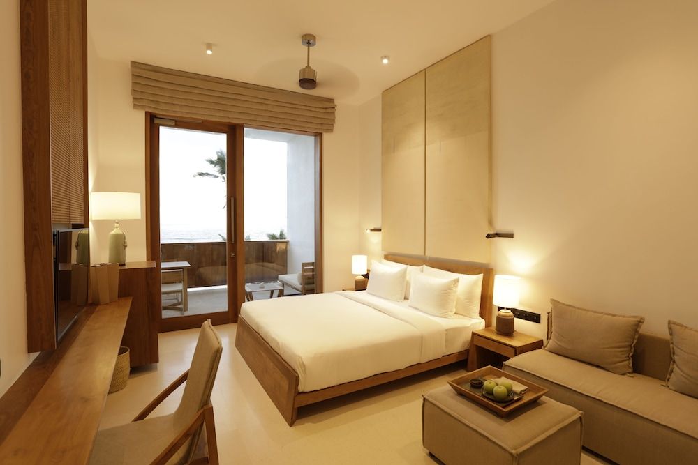 Riff Hikkaduwa Deluxe Double Room, 1 King Bed, Balcony, Ocean View 2