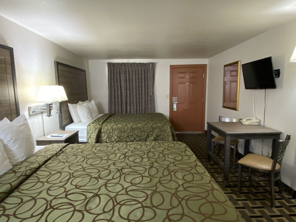 Motel In The Pines Standard Room, 2 Queen Beds, Non Smoking 3