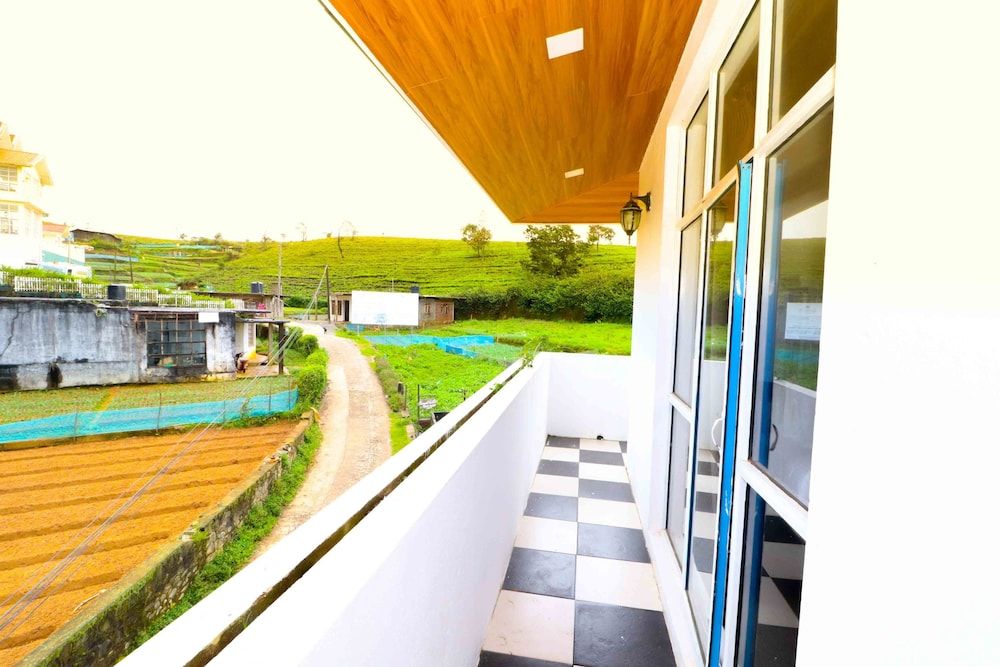 undefined Yoho Pello Lake Resort