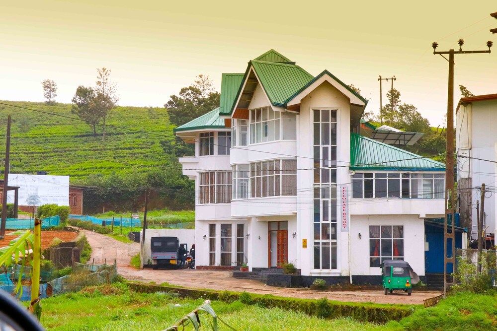 undefined Yoho Pello Lake Resort 2