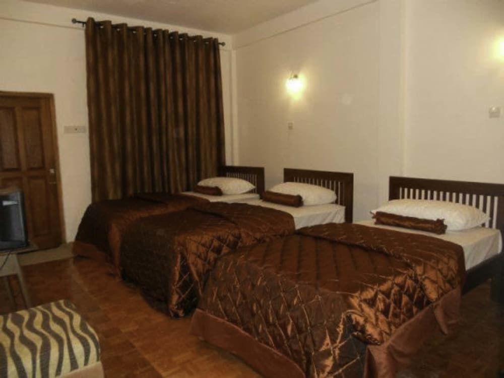 Yoho Pello Lake Resort Standard Triple Room