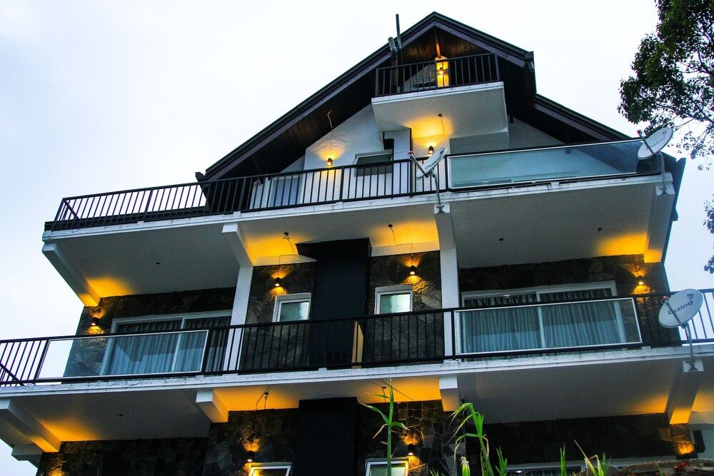 undefined Top Venice 2