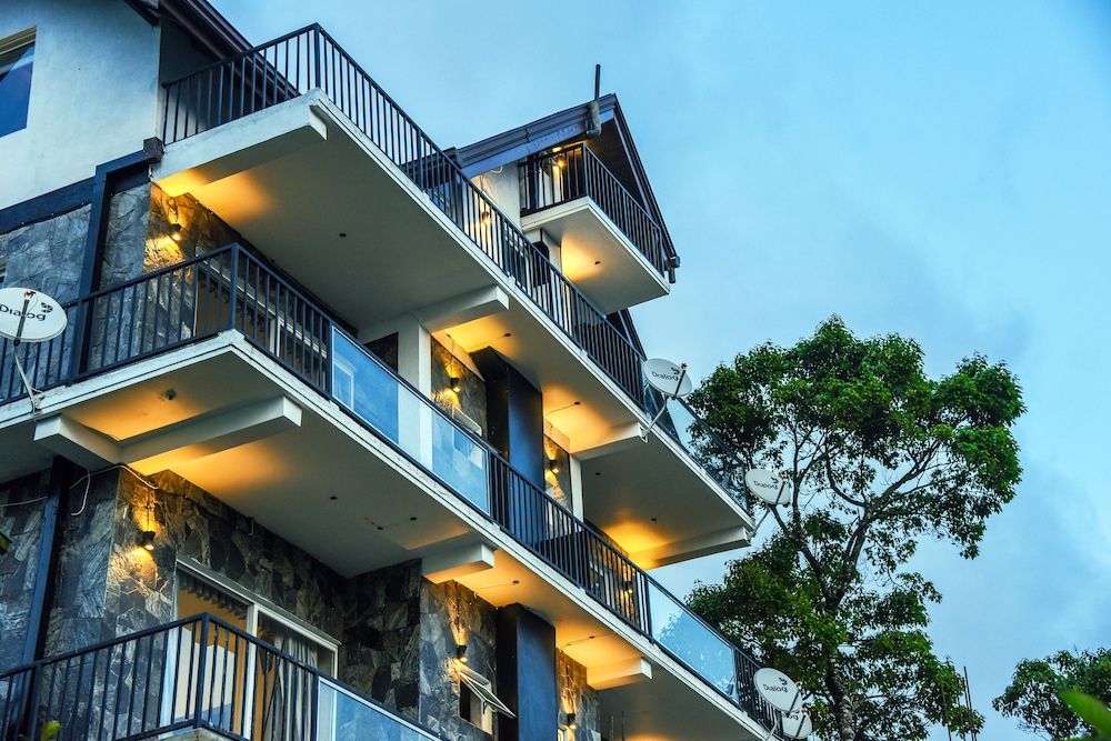 undefined Top Venice 6