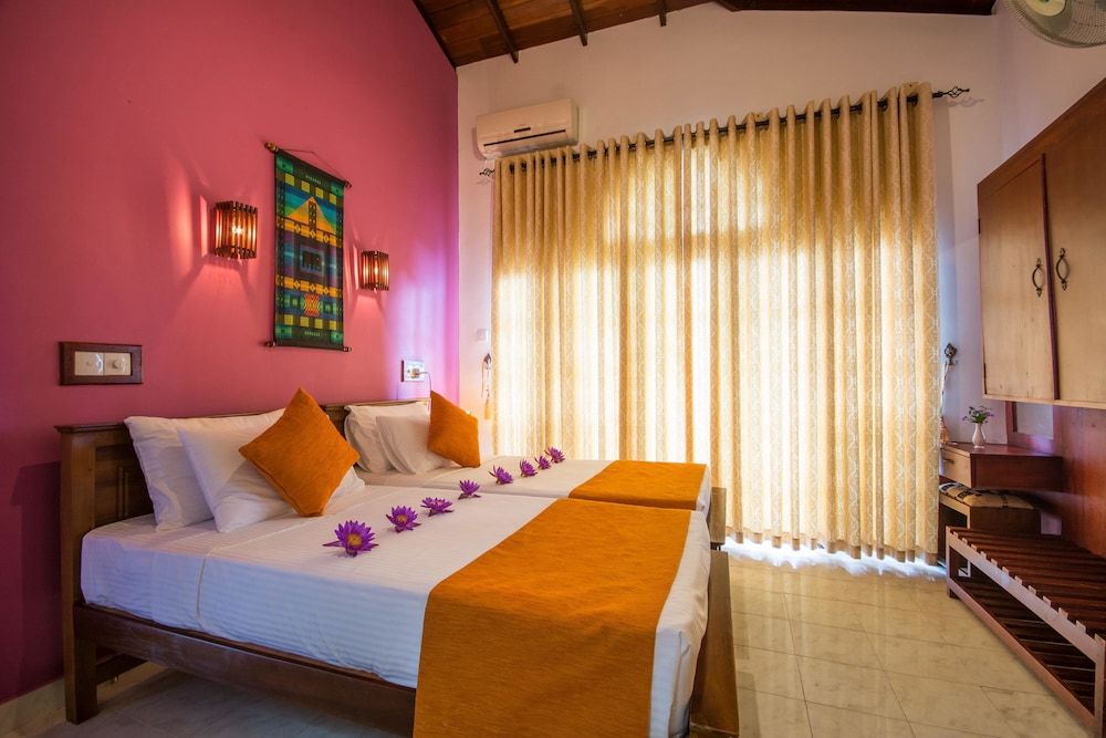 Ceyloni Lake View Twin Room, Balcony 3