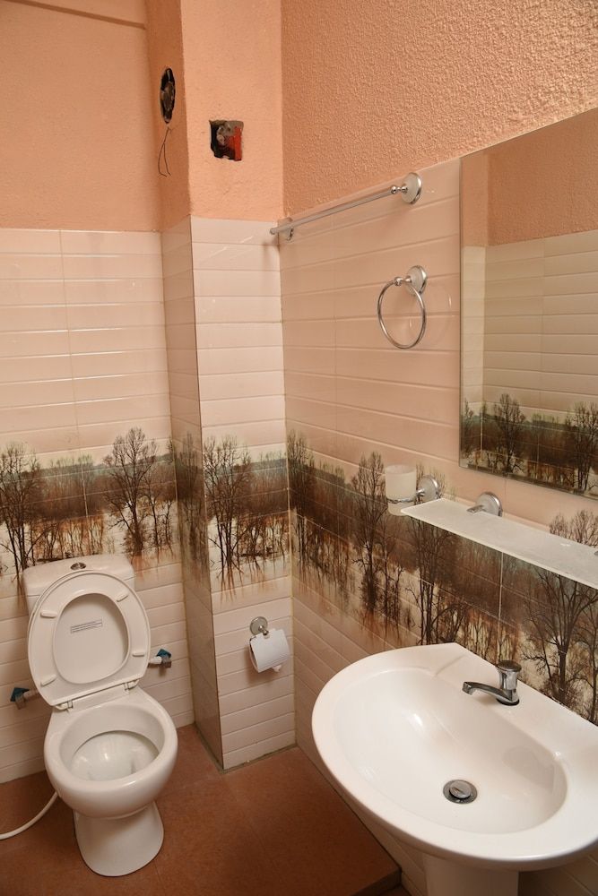 Sain Regincy Deluxe Triple Room 8