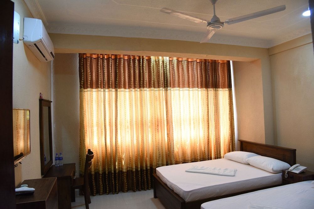 Sain Regincy Deluxe Triple Room 7