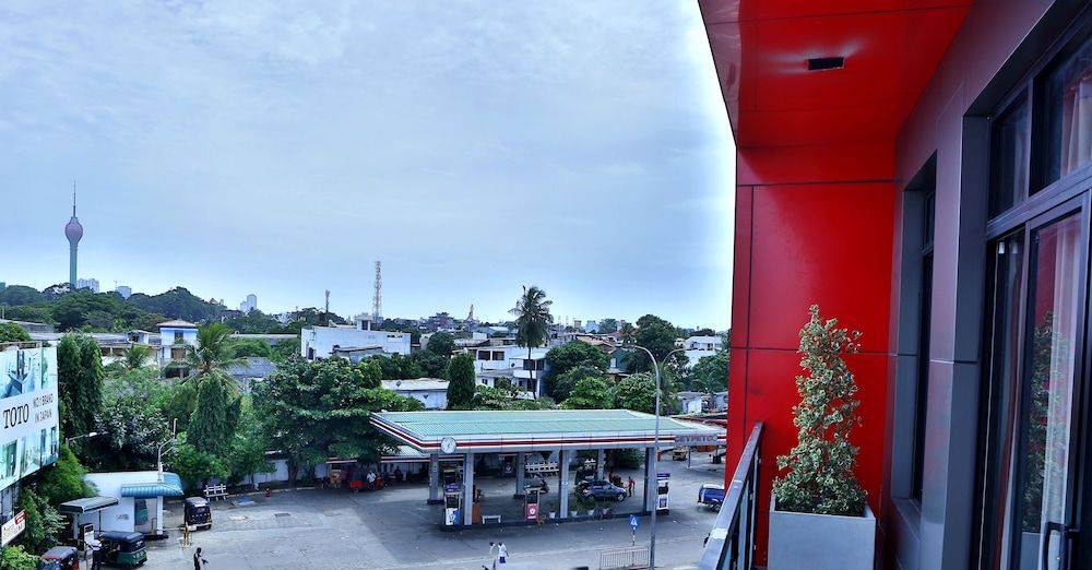 undefined Earl's Red Colombo 9