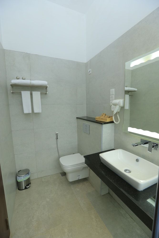 Ripon Grand Hill Standard Double Room, 1 King Bed, Garden Area 6