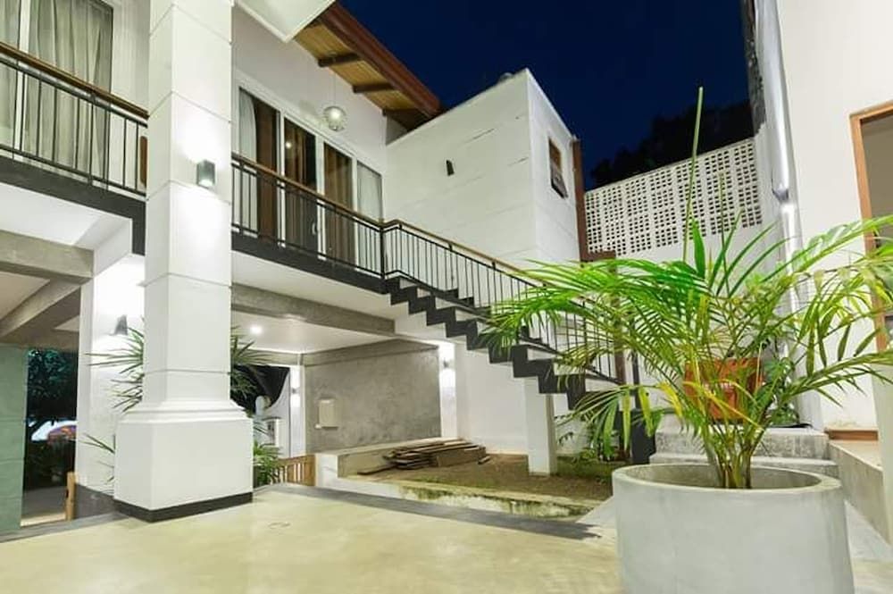 undefined Hikka Boutique