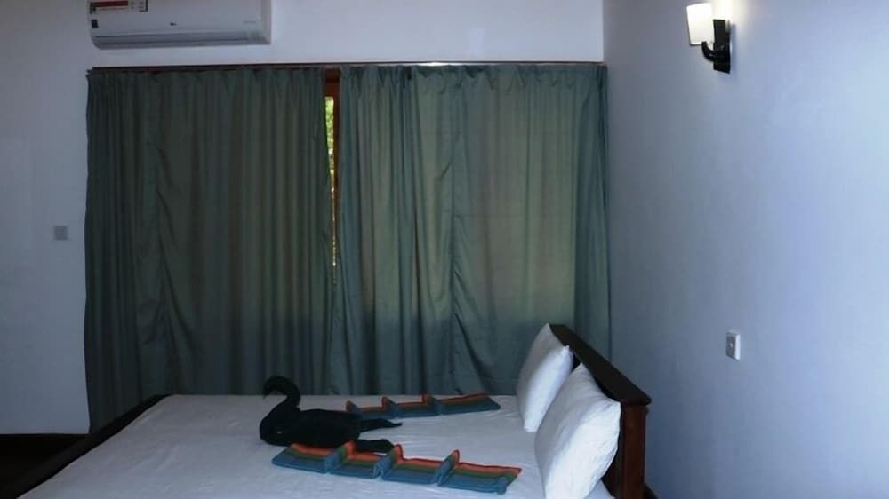Birds Paradise Hotel Deluxe Double Room, Mountain View 13
