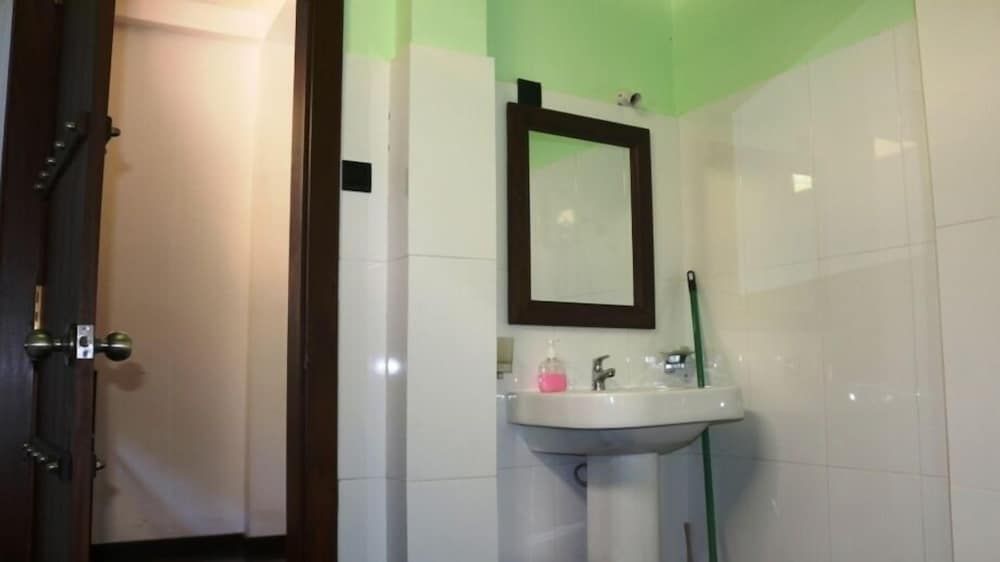 Birds Paradise Hotel Deluxe Double Room, Mountain View 10