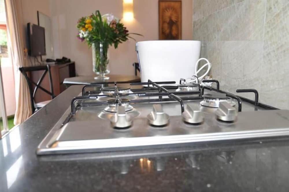 undefined Pine Studio 6