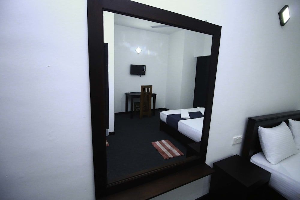 Yoho Bro Colombo 03 Deluxe Double Room 5