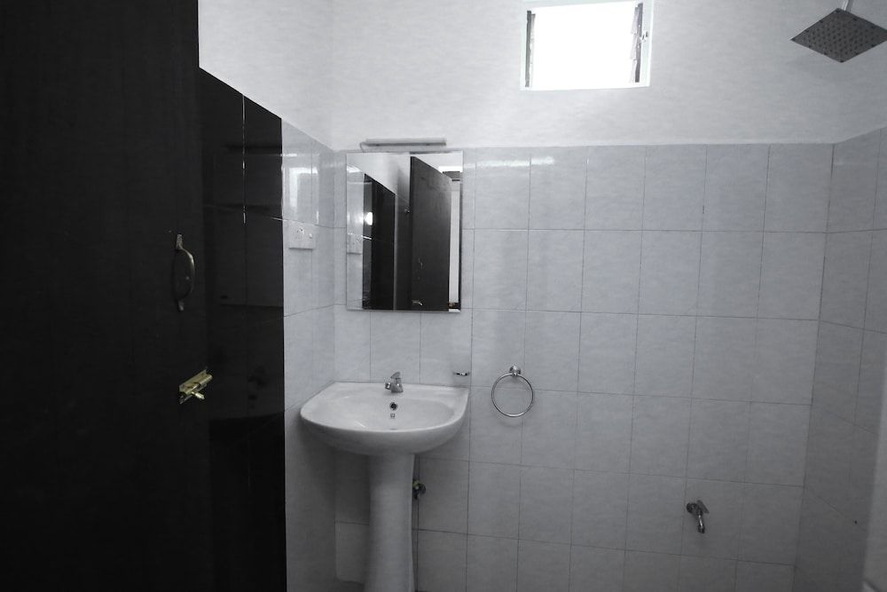 Yoho Bro Colombo 03 Deluxe Quadruple Room 9