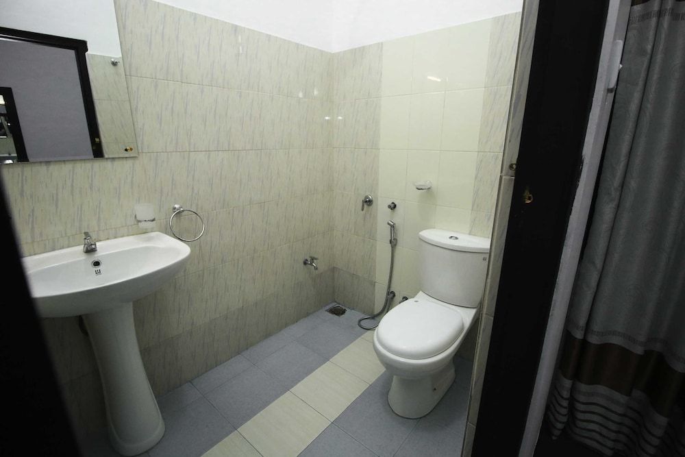 Yoho Bro Colombo 03 Deluxe Double Room 4